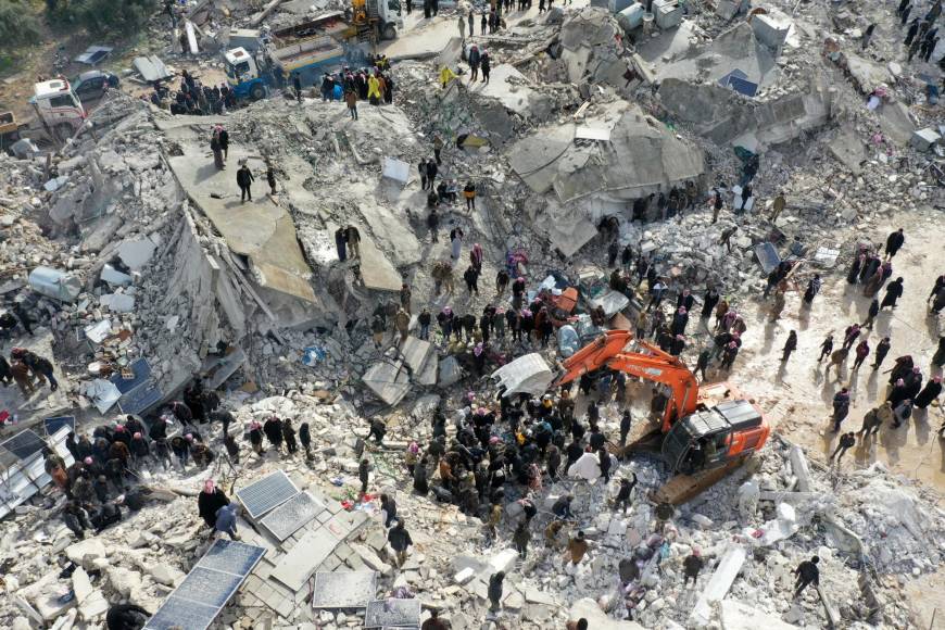 Este <b>sismo</b> es el más importante en <b>Turquía</b> desde el <b>terremoto</b> del 17 de agosto de 1999, que causó 17.000 muertos, un millar de ellos en Estambul.