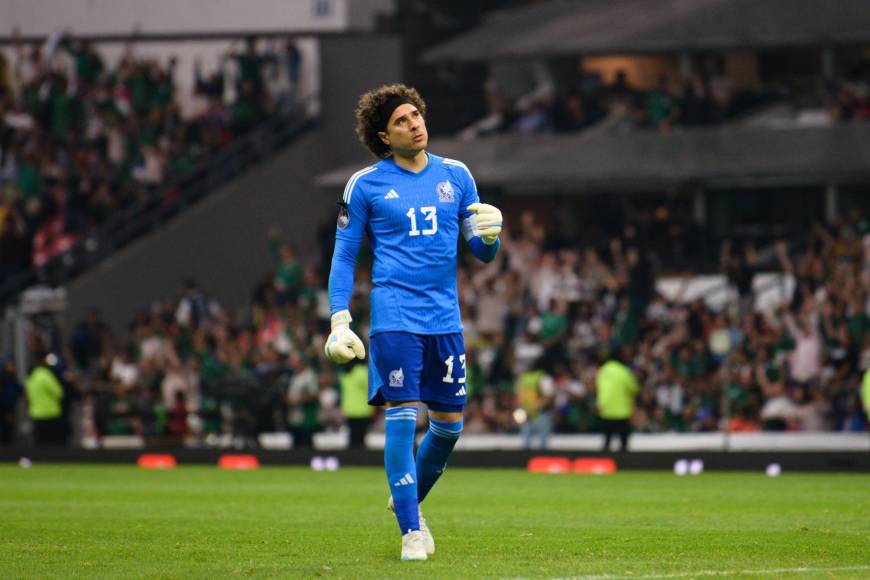 Informa diario AS que Guillermo Ochoa suena en el PSG como alternativa de Sergio Rico, quien sigue hospitalizado por un accidente. El portero mexicano juega para el Salernitana de la Serie A y tendría la posibilidad de volver a Francia. 