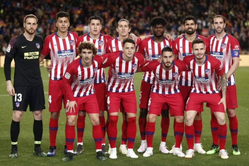 El 11 titular del Atlético de Madrid posando previo al inicio del partido contra Barcelona. Foto AFP