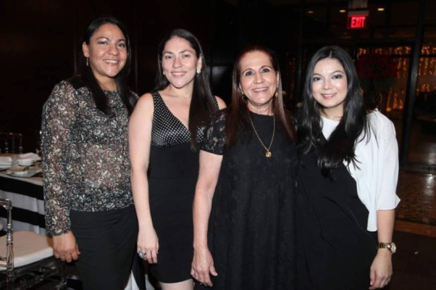 Irma Luján, Sayra Araujo, Eliss Yuja y Claudia Araujo.