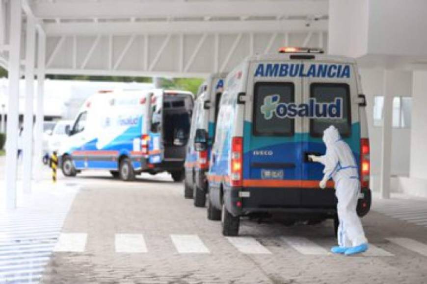 Los pacientes fueron trasladados del hospital San Rafael, desbordado de enfermos por coronavirus.