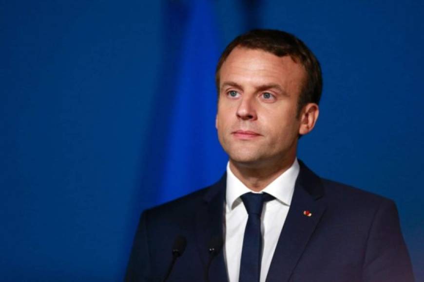 El presidente de Francia, Emmanuel Macron, escribió un corto mensaje diciendo: 'Creemos en la democracia'.