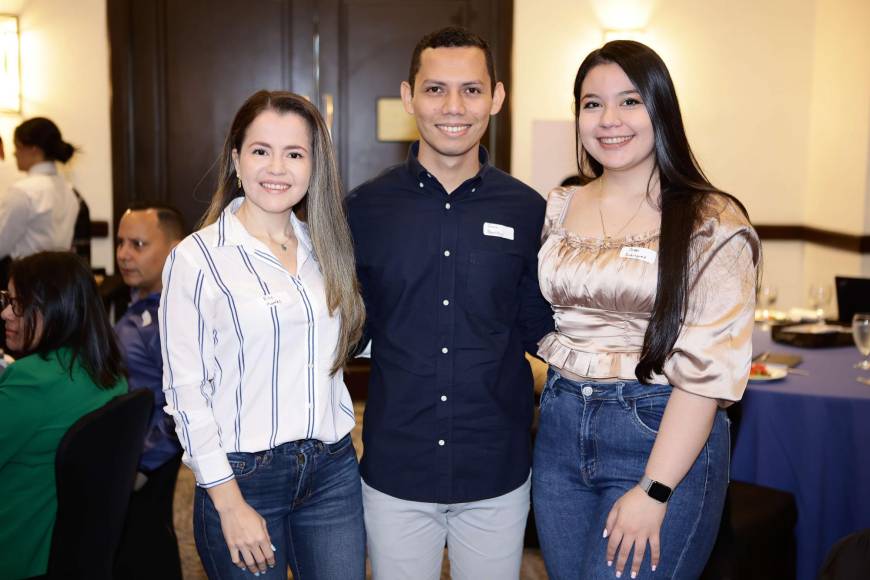 Elsy Morales, Irvin Benítez y Jenssi Rodríguez