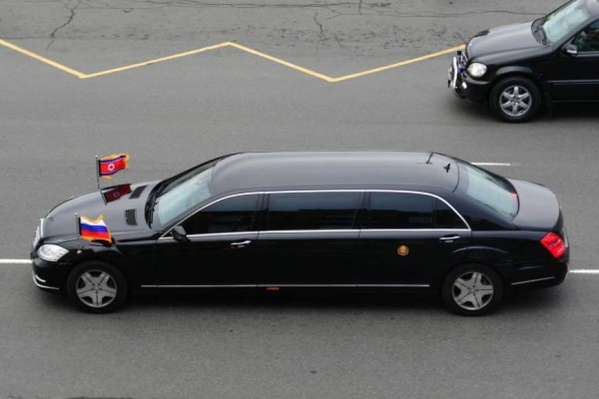 Kim Jong-un también exhibió en Rusia su nueva limusina blindada, capaz de soportar la explosión de un proyectil.