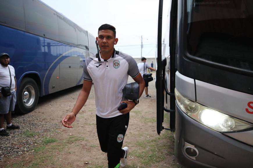 Luis Vega: El defensor estaría cerca de convertirse en nuevo jugador del Motagua. Llegaría procedente del Marathón.