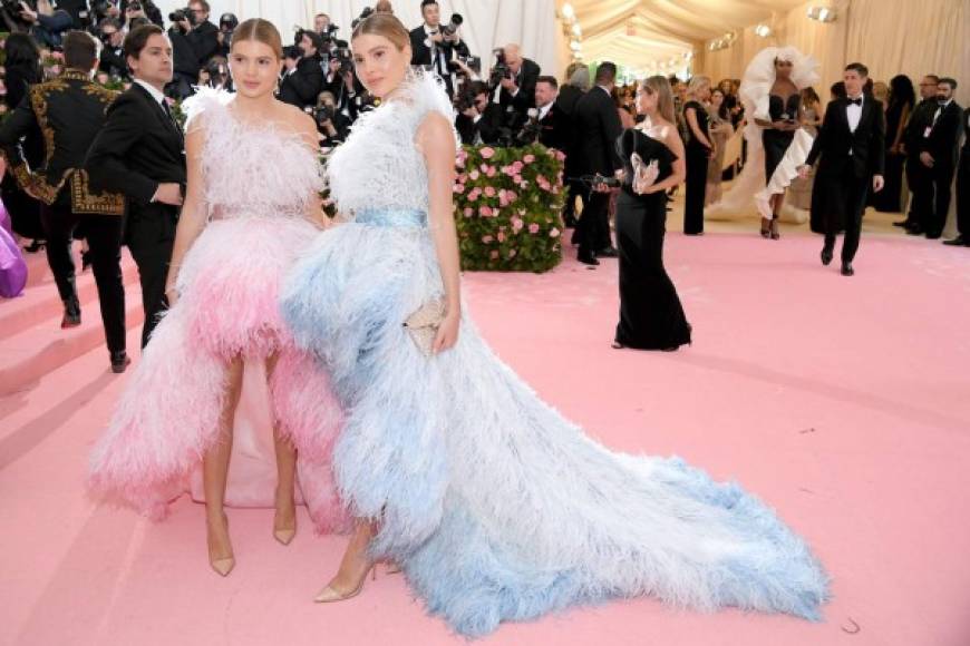 Otras españolas famosas en la Met Gala 2019 fueron las gemelas de Julio Iglesias, Cristina y Victoria Iglesias.