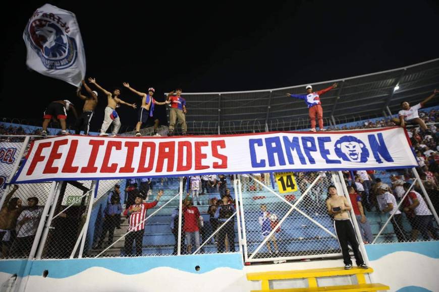 Los aficionados del Olimpia celebraron la conquista del campeonato.