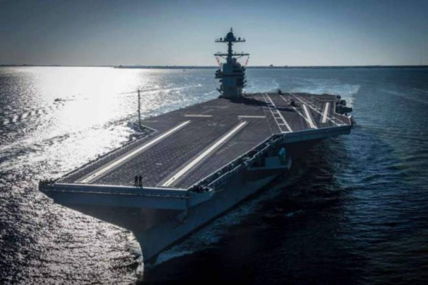 El USS Gerald Ford —nombrado así en honor al 38º presidente de Estados Unidos—, cuyo costo fue de 12.900 millones de dólares, es un descomunal portaaviones nuclear y es el primero de una nueva generación de súper naves.