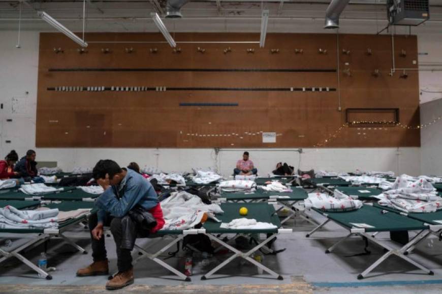 Ante la llegada masiva de inmigrantes centroamericanos a Estados Unidos, el Gobierno de Donald Trump ha abierto nuevos centros de detención en Texas y Nuevo México para recluir a los indocumentados mientras se procesa su deportación.