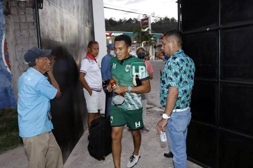 ‘Rambo‘ de León fue bien recibido a su llegada al estadio Argelio Sabillón de Santa Bárbara.
