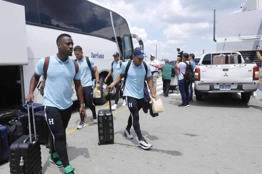 Cada seleccionado recogió sus maletas para ingresar al Aeropuerto Internacional Ramón Villeda Morales.