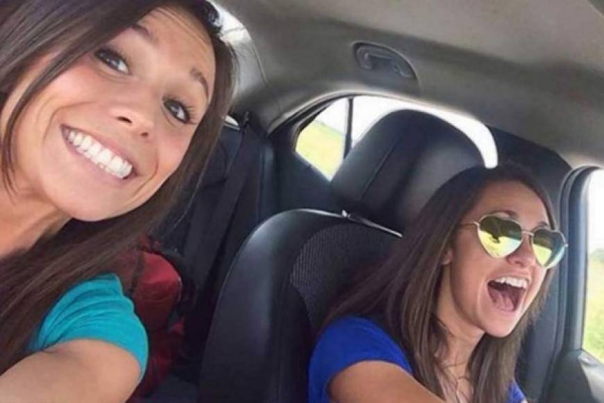 Según los expertos, esto se debe a que ‘cuando nos sacamos una foto, no prestamos atención a lo que tenemos alrededor y perdemos las sensación de peligro‘. Tal es el caso de Collette Moreno, una adolescente que acompañaba a su amiga Ashley Theobald a su despedida de soltera. Las jóvenes se hicieron una selfie cuando circulaban por una carretera de Missouri, segundos después un auto las impactó de frente. Ashley resultó herida mientras que Collette falleció.