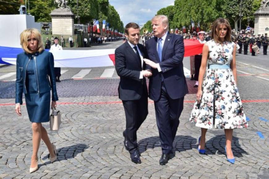 Luego, observó como invitado especial el desfile de Independencia en París junto a su esposa Melania.