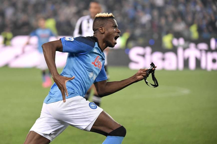 Victor Osimhen, nacido en Lagos, la ciudad más poblada de África subsahariana (con más de 21 millones de habitantes), marcó el gol que le terminó por dar el título al Napoli, tras el empate (1-1) en su visita al Udinese, en la jornada 33 de la Serie A.