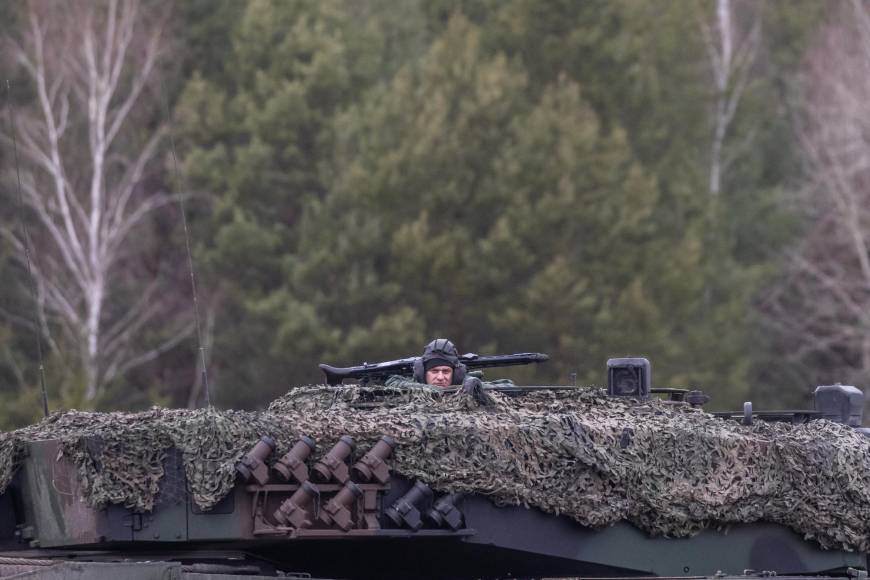 Los tanques que utilizan fueron aportados por Polonia y Canadá. “Los soldados ucranianos están deslumbrados con la simplicidad de la estructura y la ergonomía de los compartimentos de la tripulación”, comentó Sieradzki.
