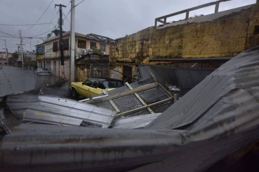 De acuerdo la alcaldesa de San Juan, Carmen Yulín Cruz, la devastación en la isla de 3,5 millones de habitantes es 'prácticamente absoluta'.