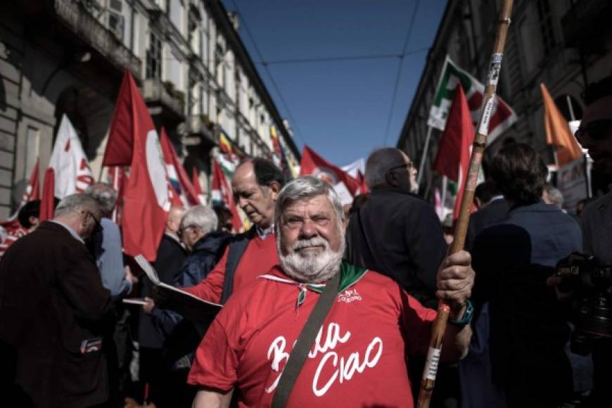 Trabajadores italianos marcharon en la ciudad de Turín, en el norte de Italia.