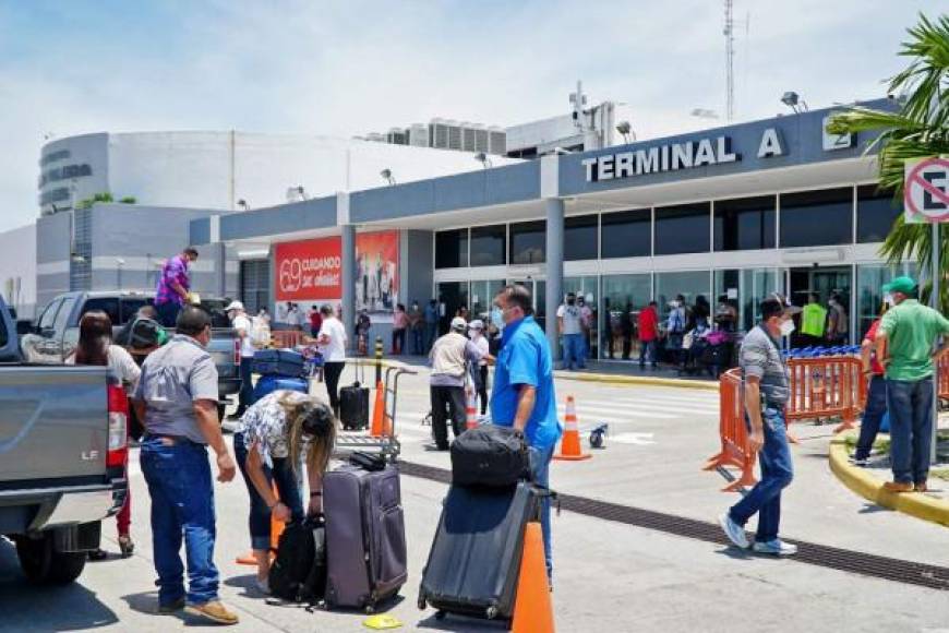 La terminal aérea sampedrana construida hace más de 30 años tiene capacidad para entre 300,000 a 400,000 pasajeros; sin embargo, en la actualidad recibe 1,200,000 viajeros anuales.