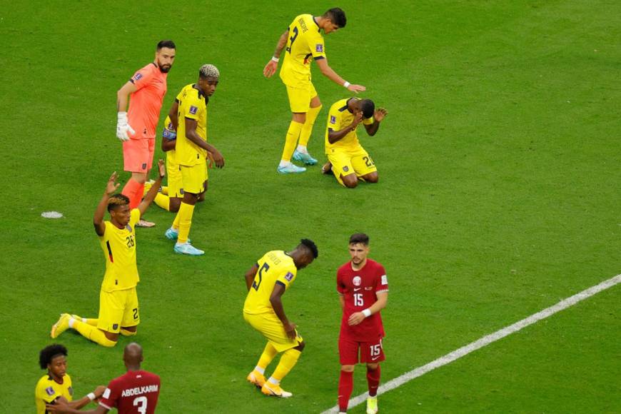 Los jugadores ecuatorianos celebraron la victoria en su debut en el Mundial-2022 contra Qatar.