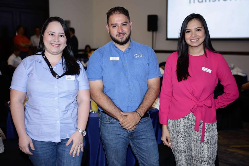 Karen Fajardo, Carlos Antúnez y Dayana Valladares