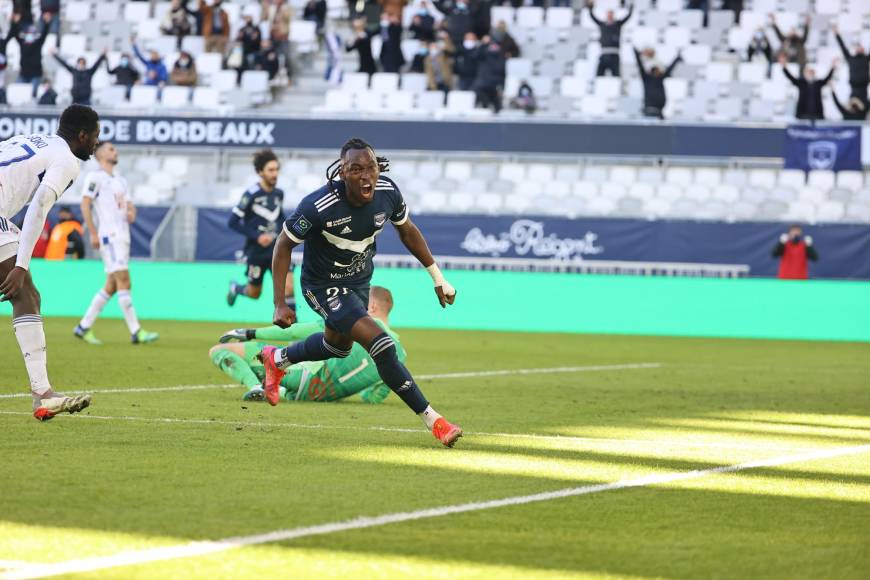 Alberth Elis mandó la pelota al fondo de las redes tras ingresar al área y sacar un remate que cruzó al arquero del equipo visitante. Se jugaba el minuto 22.