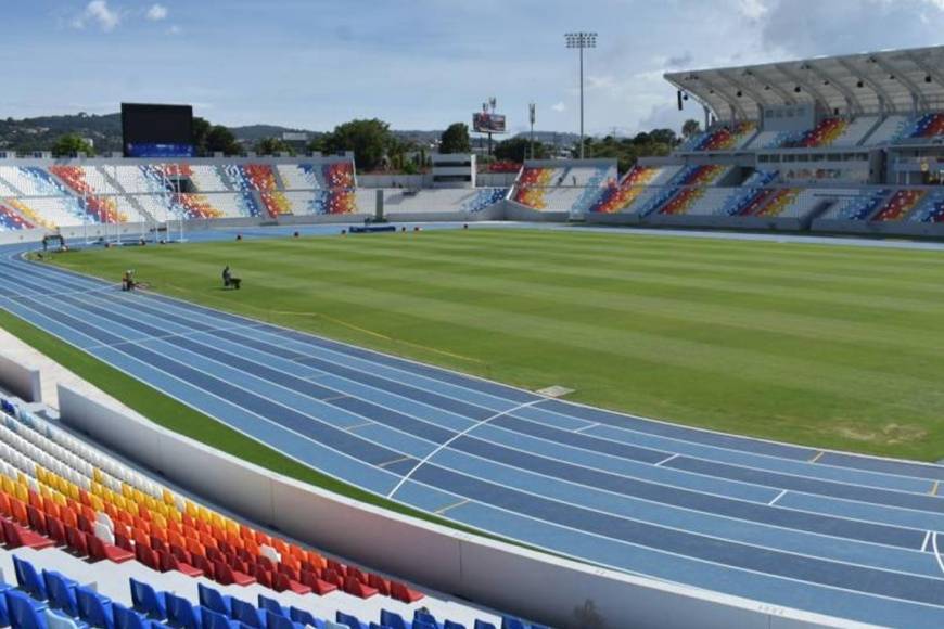 El césped del estadio “Mágico” González tiene un aspecto espectacular similar a canchas del fútbol europeo.