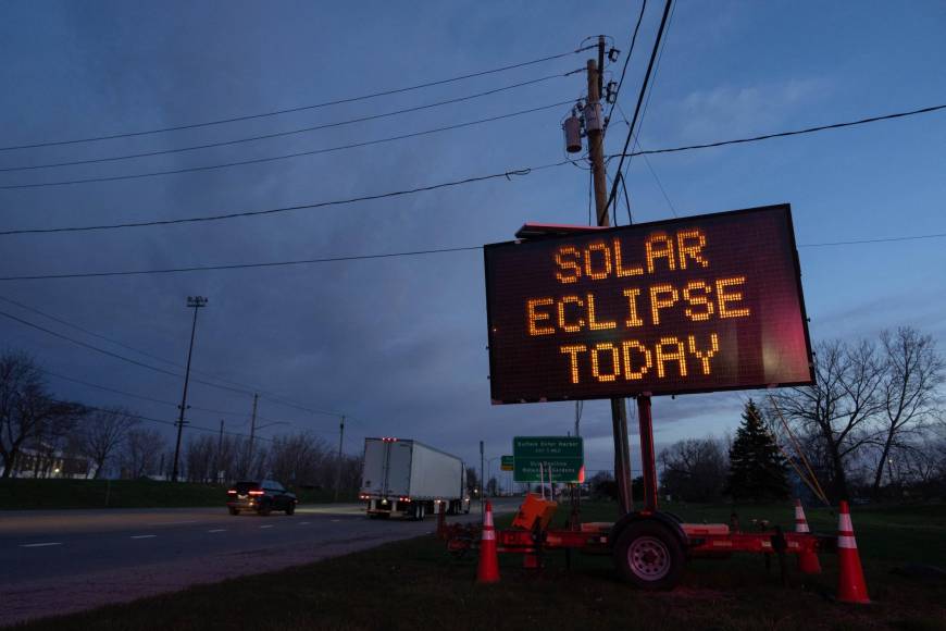 “Un <b>eclipse</b> solar total es uno de los eventos más conmovedores que uno puede vivir”, afirmó la astrofísica Jane Rigby, científica principal del proyecto Webb de la Nasa.