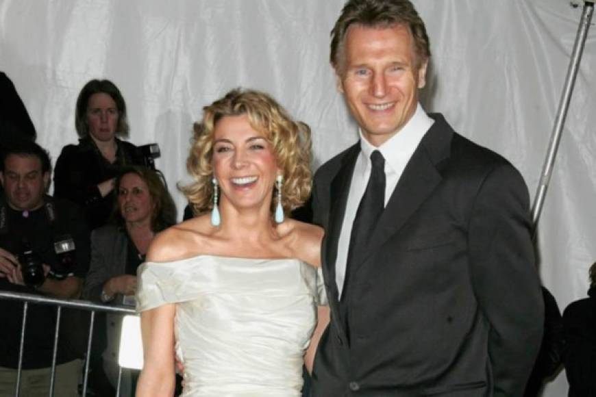 La esposa del actor Liam Neeson, la también actriz, Natasha Richardson, murió en 2009 a raíz de un derrame cerebral, causado por una caída que sufrió unos días antes, cuando esquiaba en Montreal, Canadá. Llevaban casi 15 años de casados.