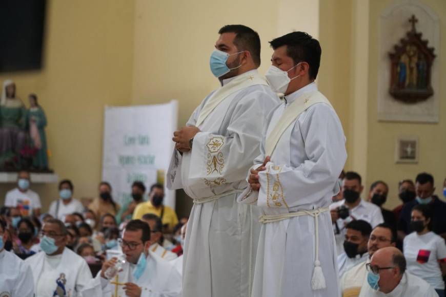 En la diócesis de San Pedro Sula se celebró una misa solemne para ordenar como sacerdotes a los diáconos.