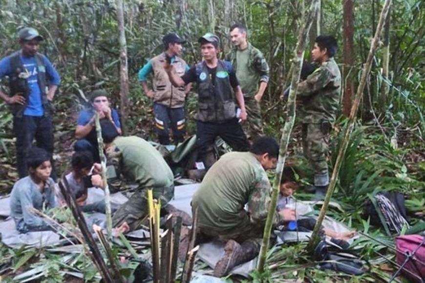 Las imágenes en la selva de los menores con los militares e indígenas que los hallaron, así como los videos de la evacuación de la zona en un helicóptero en medio de condiciones adversas han alimentado la esperanza de un país dividido políticamente pero unido por una búsqueda que terminó con noticias positivas.