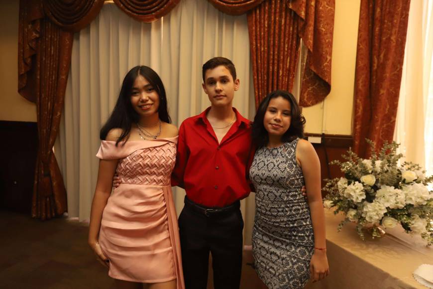 Estefany Sosa, Bayron Galindo y Ariana Guzmán 