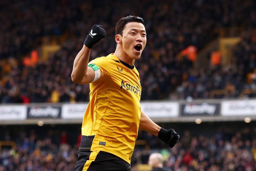 Tottenham, Newcastle, Aston Villa y Roma quieren al delantero surcoreano de los Wolverhampton, Hwang Hee-chan, según Mirror. Se espera un verano muy movido en la entidad debido a que tienen mucho trabajo que hacer en rebajar la masa salarial y ajustarse al ‘Fair-Play’ Financiero que exige la Premier League. La venta del atacante podría facilitar mucho las cosas en lo económico.