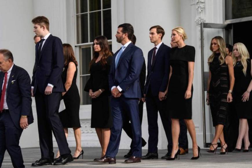 Todos los hijos del presidente, junto a sus parejas, asistieron al funeral.