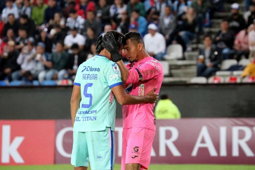 Marlon Licona y Marcelo Pereira celebrando la histórica clasificación del Motagua a cuartos de final de la Concachampions.