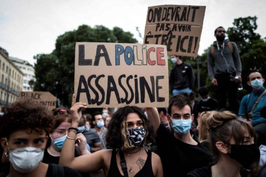 En París, miles de manifestantes también se unieron a las protestas estadounidenses contra el racismo denunciando la brutalidad policial.