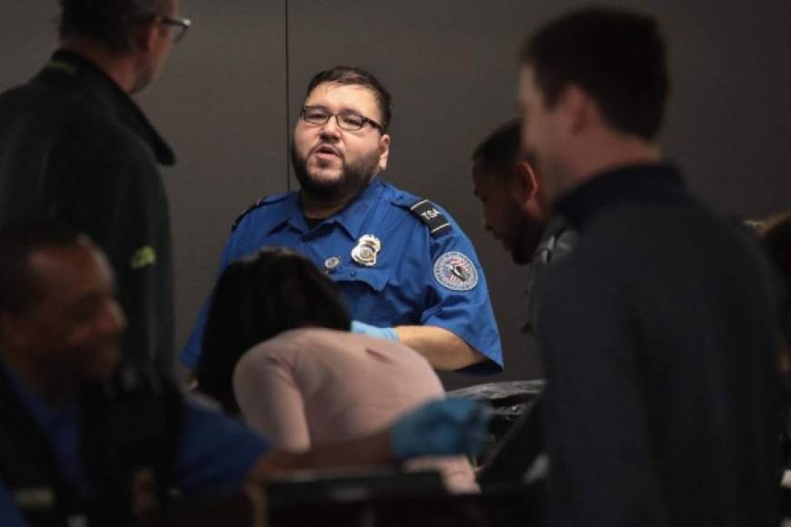 Las imágenes del caos en los aeropuertos de EEUU por cierre de Gobierno