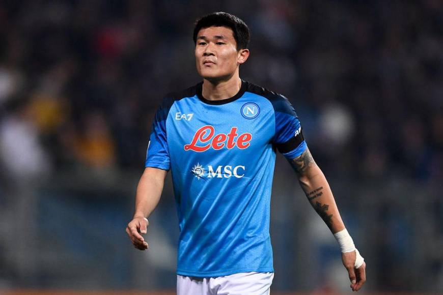 El central surcoreano del Napoli, Kim Min-jae, sigue sonando para reforzar la defensa del Manchester United que ofrecería hasta 60 millones de euros, según La Gazzetta dello Sport.