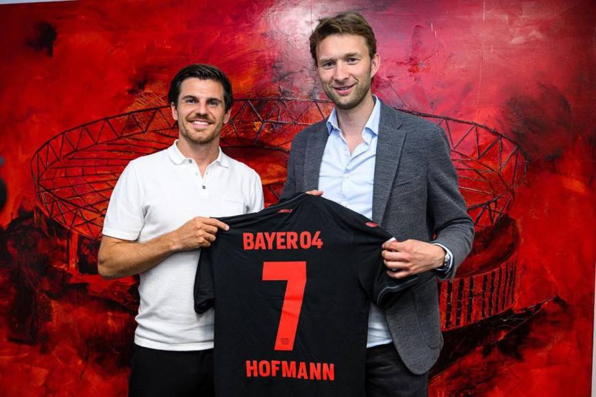 El Bayer Leverkusen ha anunciado al internacional alemán Jonas Hofmann como nuevo jugador de la entidad alemana, cuyo técnico es el español Xabi Alonso. Procedente del Borussia Mönchengladbach, se vincula a su nuevo club hasta 2027.