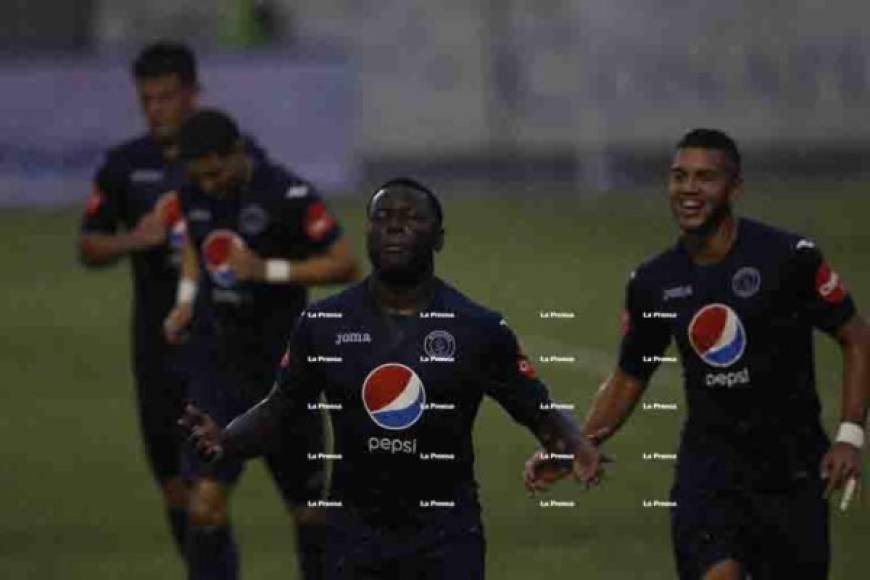 Wilmer Crisanto cerró la goleada al marcar por la vía penal el 5-1 del Motagua.