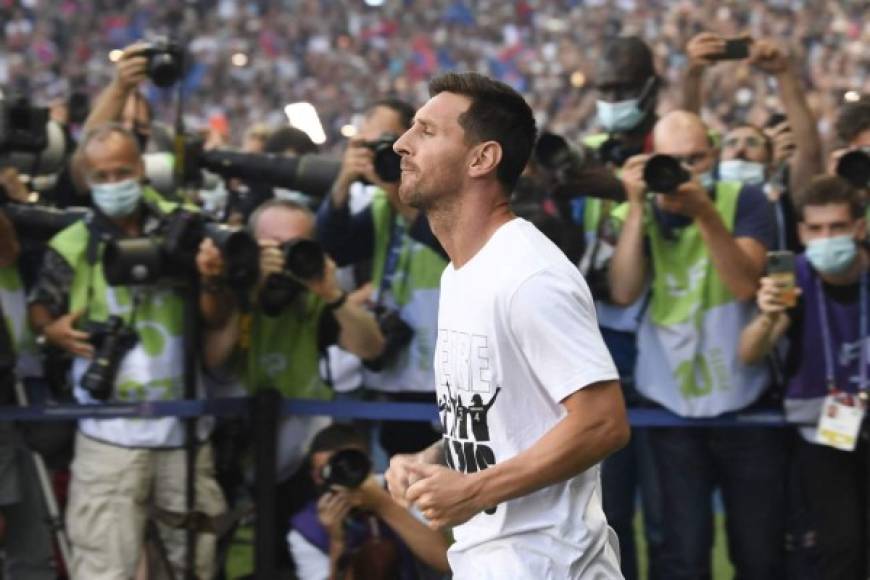 Locura por Messi, estrellas en palco y Antonela Roccuzzo: la presentación de los 'galácticos' del PSG en un llenazo en el Parque de los Príncipes