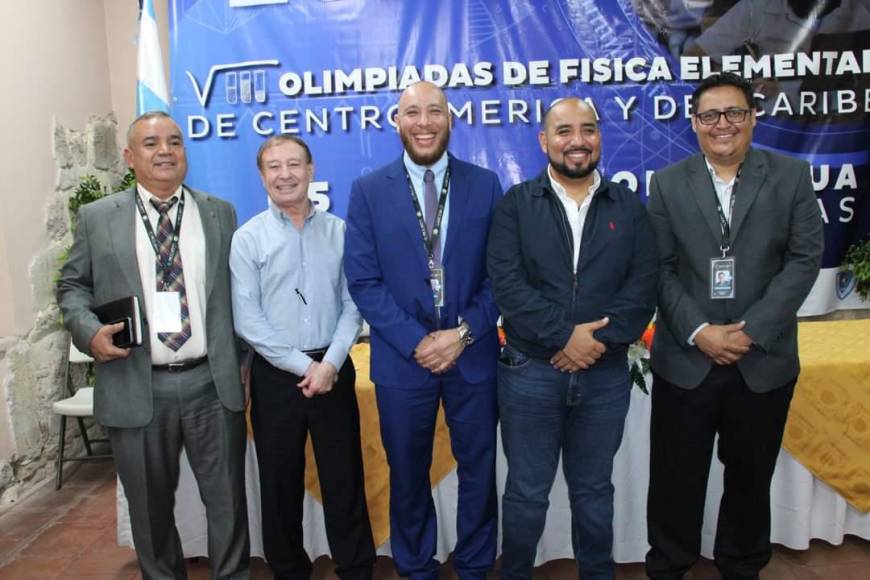 El comité organizador de estas olimpiadas, dirigido por el licenciado Francisco Soriano, dio la bienvenida a los invitados delegados y al ministro de Educación de Honduras, Daniel Esponda.