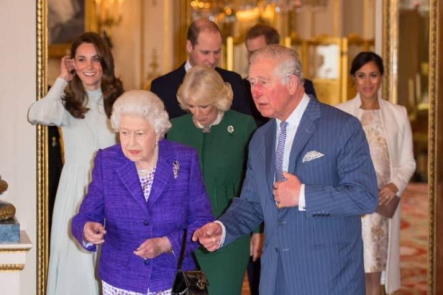 El evento, que fue organizado por la reina Isabel, marcó el 50 aniversario de la investidura del Príncipe de Gales.<br/><br/>Los 'four fabs'- Kate, William, Meghan y Harry - acompañaron a la Reina, Carlos y Camilla en la celebración.