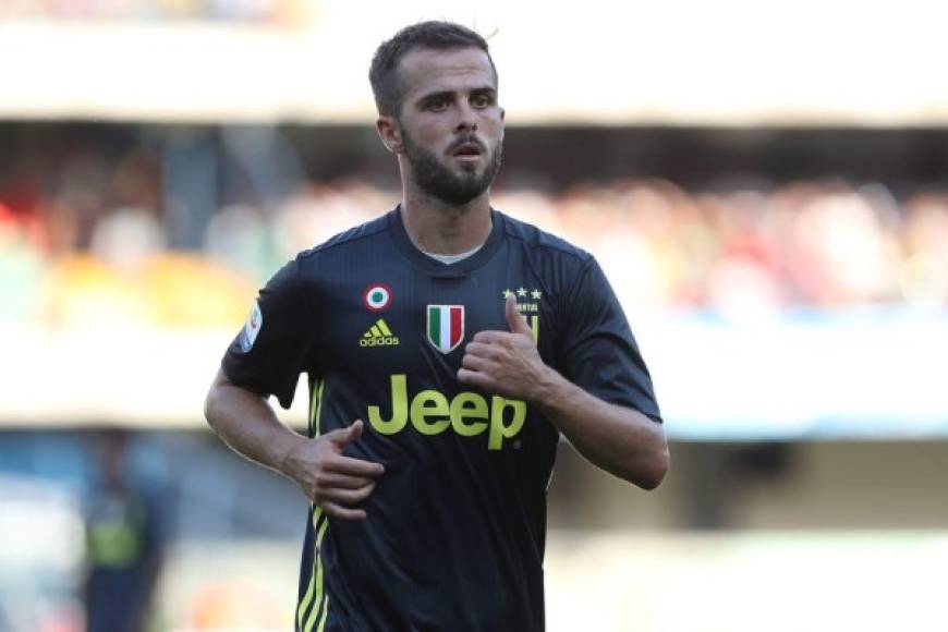 4. Miralem Pjanic - El mediocampista bosnio de la Juventus cobra un sueldo de 6,5 millones de euros.