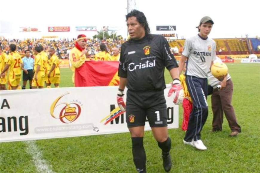 René Higuita, el mítico arquero colombiano, regresó en 2004 al Deportivo Pereira. Defendió la portería a los 43 años de edad.