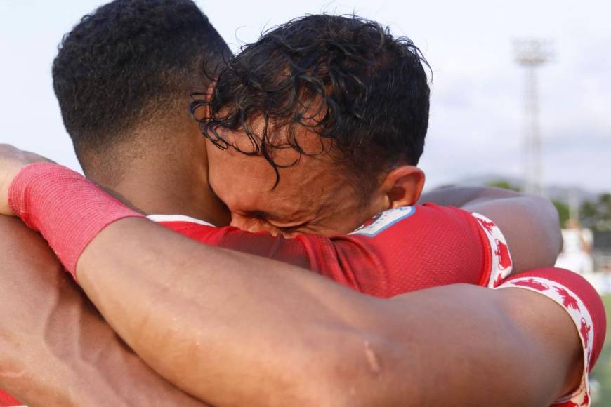 Diego Reyes rompió a llorar de emoción por salvar a la Real Sociedad del descenso.