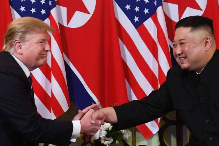 El presidente de EEUU, Donald Trump, y el líder norcoreano, Kim Jong Un, se reunieron hoy en Hanói en una segunda cumbre con un ambiente distendido y entre señales de optimismo sobre el resultado de una cita centrada en hacer avanzar el diálogo sobre desnuclearización.