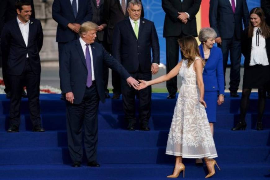 El presidente Donald Trump se mostró todo un caballero con Melania.
