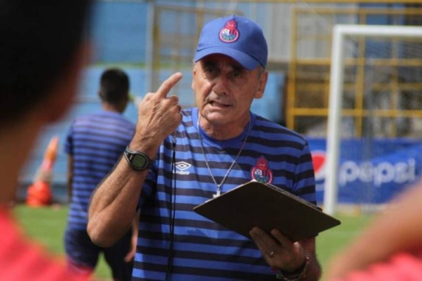 El entrenador del Municipal es el chapín Horacio Cordero. El club cuenta con 30 campeonatos de Liga.