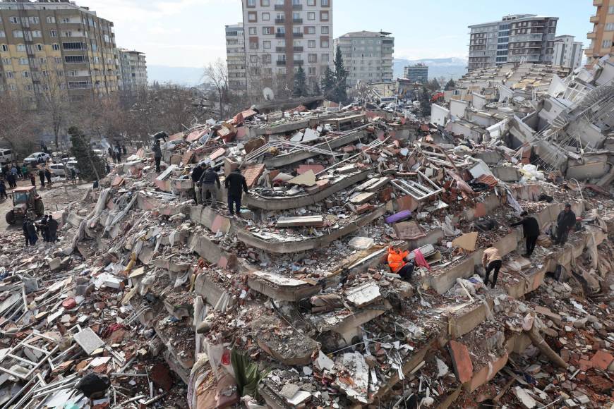 La esperanza de encontrar más supervivientes se desvanecía este jueves en las zonas afectadas por el potente terremoto en Turquía y Siria, uno de los más mortíferos en décadas en la región, con más de 20,000 fallecidos.