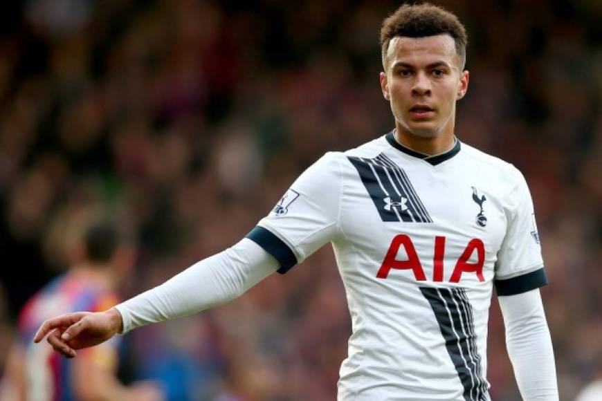 A Dele Alli le han llegado ofertas. Su rendimiento en el campo ha despertado el interés de algunos clubes importantes de Europa, pero el centrocampista es feliz en el Tottenham y ha asegurado que no va a salir del equipo en el mercado. 'Es algo que no estoy pensando. Estoy disfrutando y sólo quiero seguir aquí', afirmó el jugador en The Mirror.